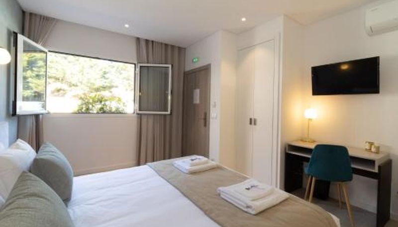 Room - Salmanha Residence