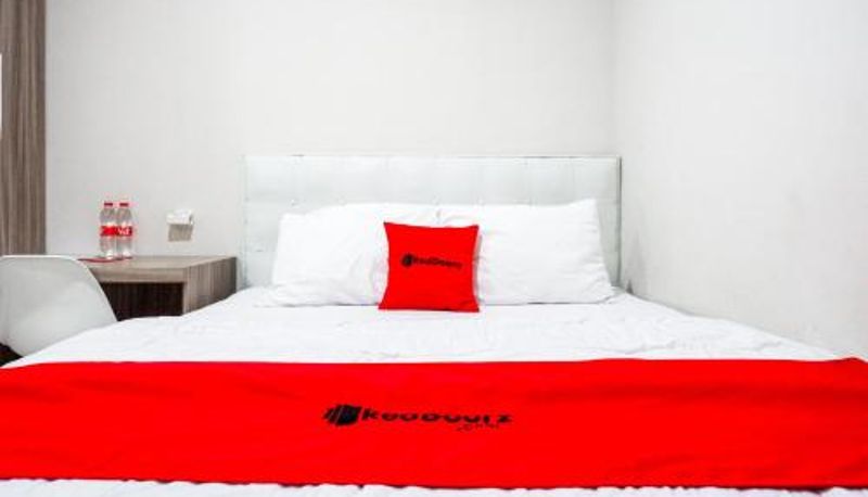 Habitación - RedDoorz Syariah near UNSOED