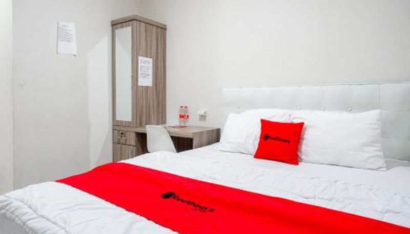 Habitación - RedDoorz Syariah near UNSOED