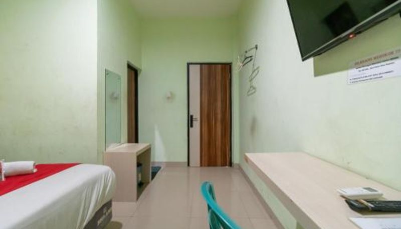 Zimmer - RedDoorz near Taman Wisata Alam Punti Kayu Palembang 2
