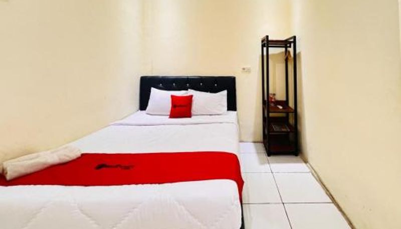 Room - RedDoorz near Alun Alun Sidoarjo