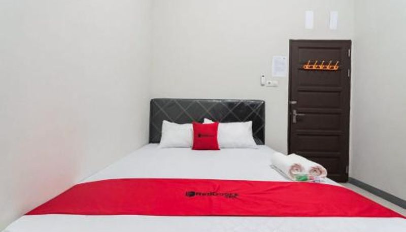 Zimmer - RedDoorz Syariah near Jalan Jakarta Samarinda