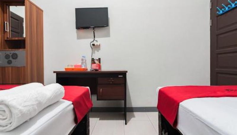 Zimmer - RedDoorz Syariah near Jalan Jakarta Samarinda
