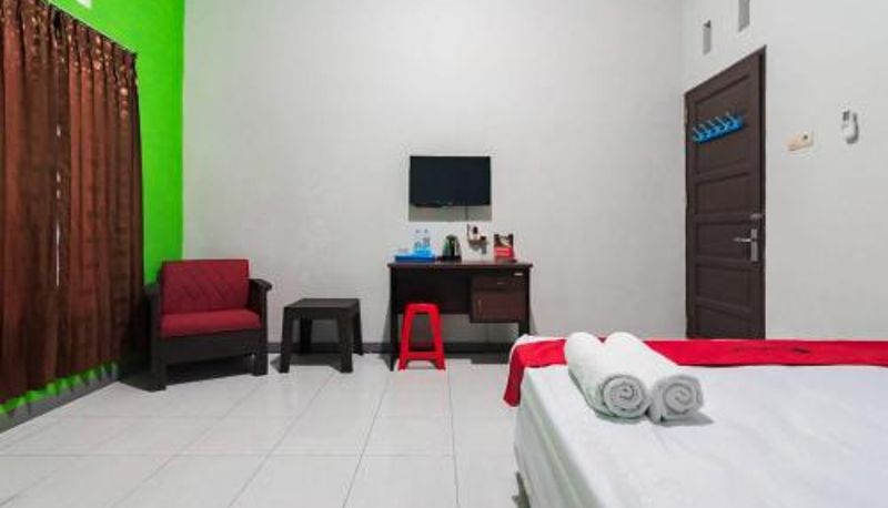 Zimmer - RedDoorz Syariah near Jalan Jakarta Samarinda