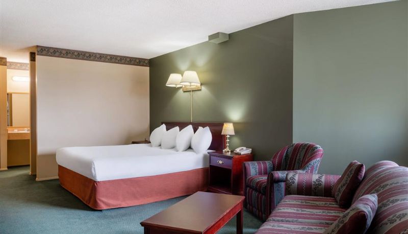 Camera - Travelodge by Wyndham Lacombe