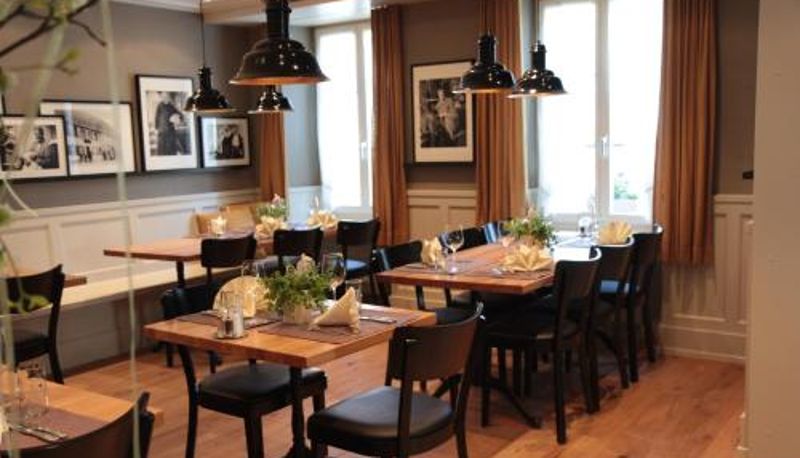 Sala de desayunos dentro del restaurante - Hotel Gasthof Post