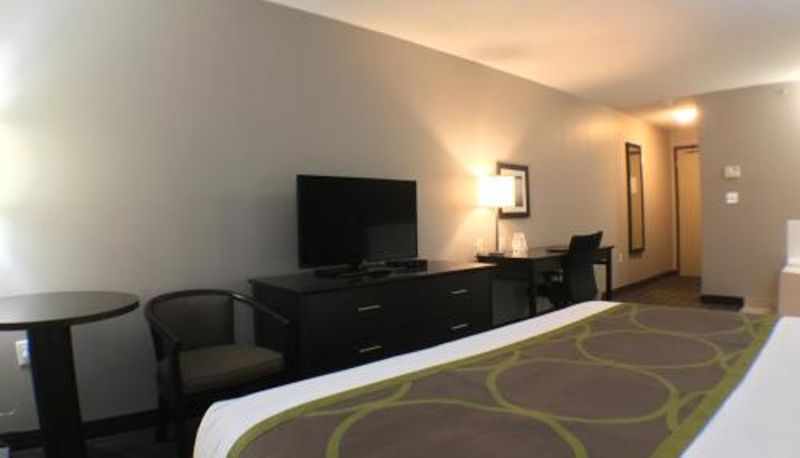 Suite - Super 8 by Wyndham Kapuskasing