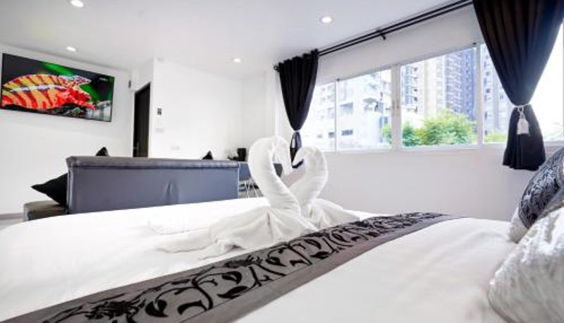 Suite - Thonglor Suites Hotel