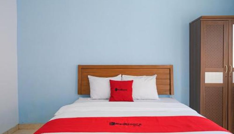 Room - RedDoorz at De'balcon Accomodation Kuta Bali