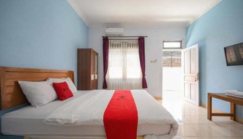 Room - RedDoorz at De'balcon Accomodation Kuta Bali