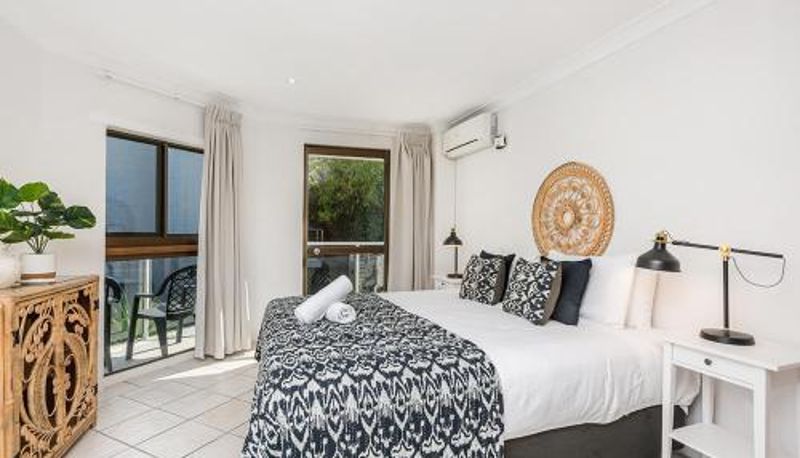 Apartment - in town right on the beach Bayview Beachfront Apartments