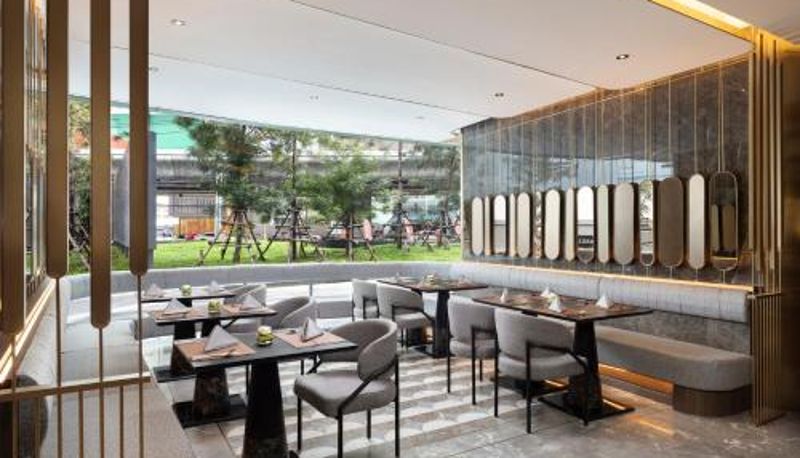 Frühstücksraum innerhalb des Restaurants - Oakwood Suites Tiwanon Bangkok
