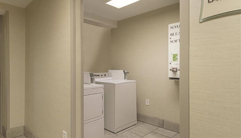 Interieur - La Quinta Inn & Suites by Wyndham Cleveland Airport West
