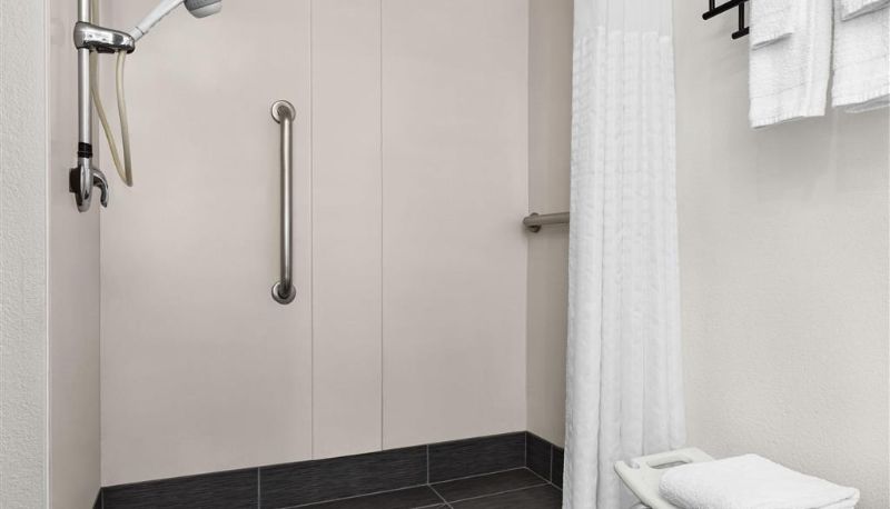 Kamer - La Quinta Inn & Suites by Wyndham Cleveland Airport West