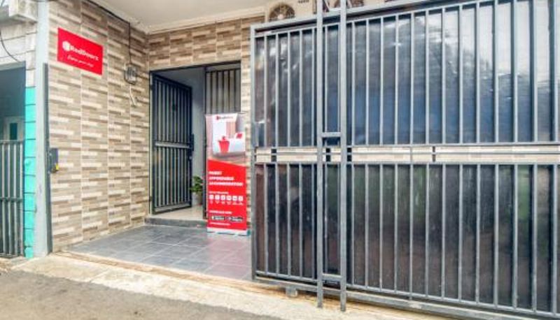 Area esterna dell'hotel - RedDoorz near Graha Cijantung Mall