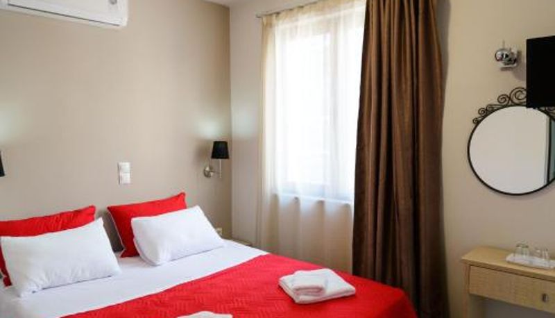 Oda - LUX Hotel 5 mins walk from port of Piraeus and metro station