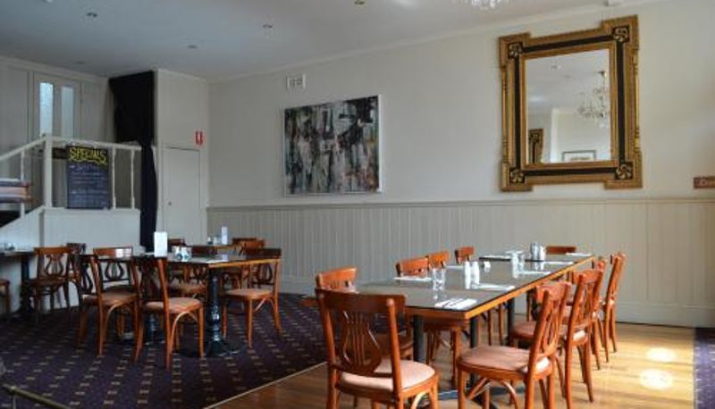 Sala de desayunos dentro del restaurante - The Empire Hotel Deloraine