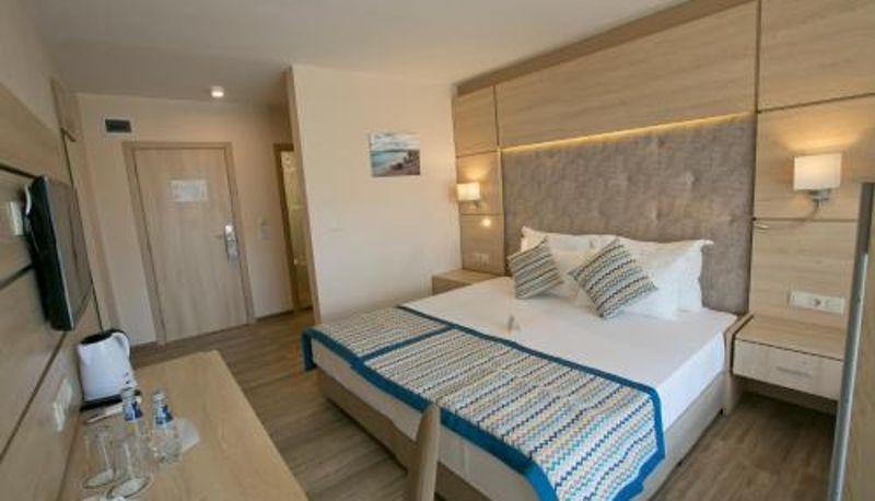 Bilgi - Royal Bay Resort & Aqua Park - All Inclusive and Free beach accsess