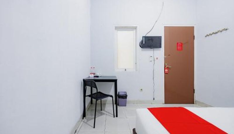 Camera - RedDoorz at Victory Homestay Karawaci