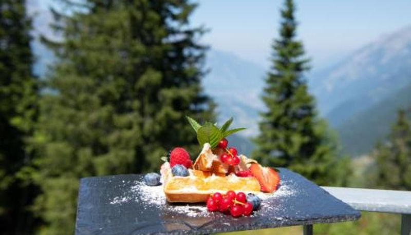 レストラン内の朝食ルーム - Berghotel Mettmen