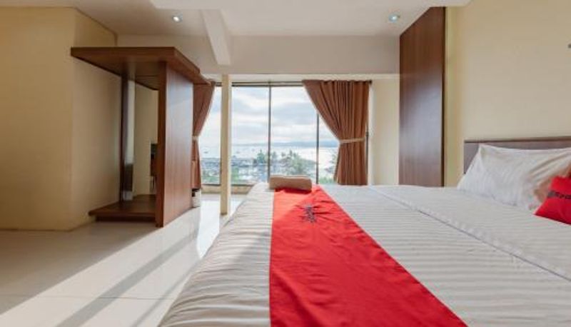 Suite - RedDoorz Syariah near Alun-Alun Pelabuhan Ratu