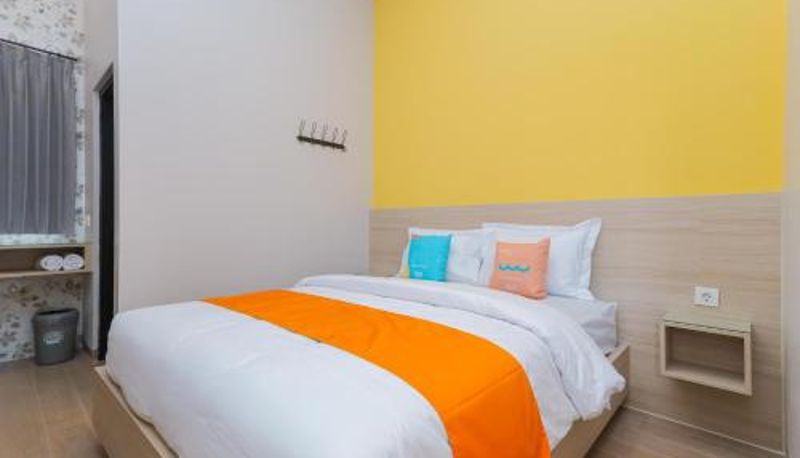 Kamer - Sans Hotel Clover Ace Surabaya by RedDoorz