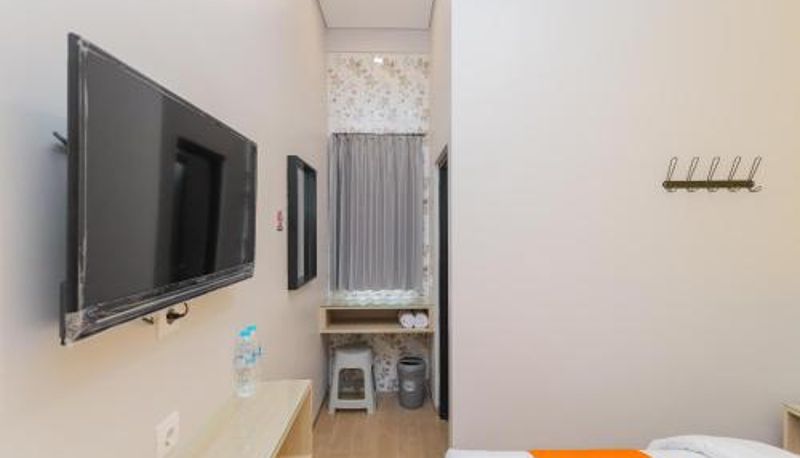 Kamer - Sans Hotel Clover Ace Surabaya by RedDoorz