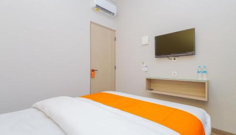 Kamer - Sans Hotel Clover Ace Surabaya by RedDoorz