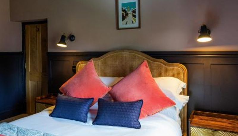 Info - The Queens Chew Magna