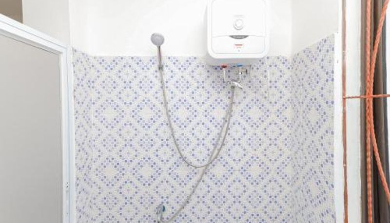 Bagno - RedDoorz near Pasar Lama Serang