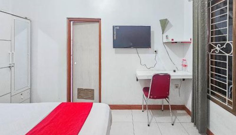 Kamer - RedDoorz Syariah near Citimall Sukabumi