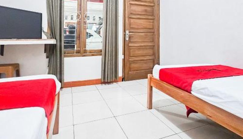 Kamer - RedDoorz Syariah near Citimall Sukabumi