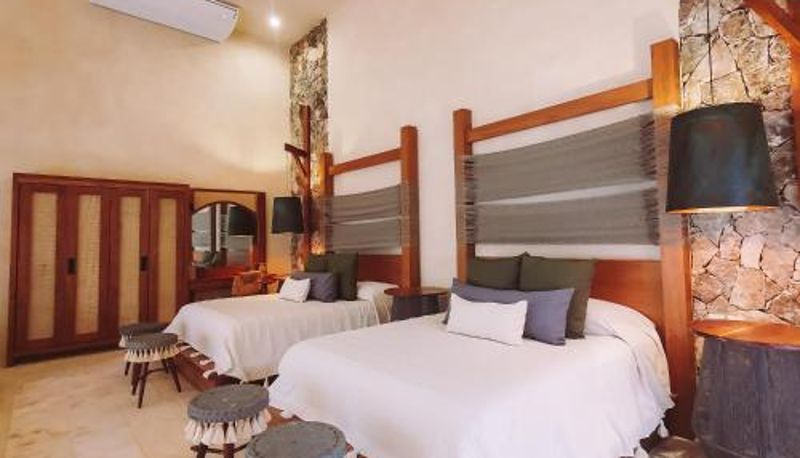 Info - Oriundo Luxury Nature Villas