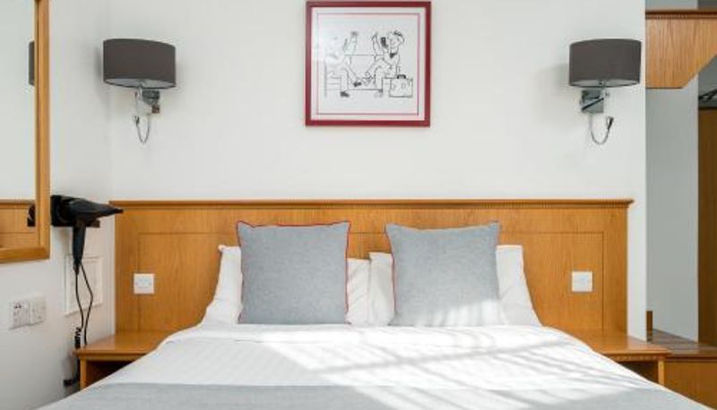 Oda - London Victoria OYO Townhouse New England