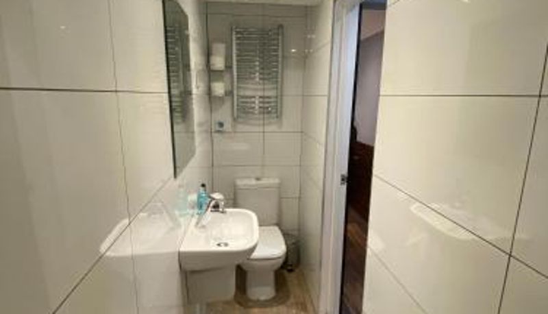 Pokój trzyosobowy - Crestfield Hotel