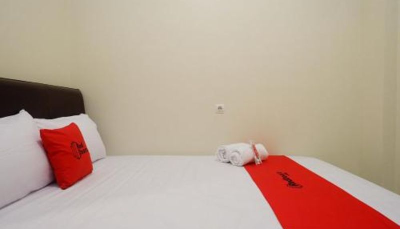 Zimmer - RedDoorz Syariah at Kelud Sampangan Semarang