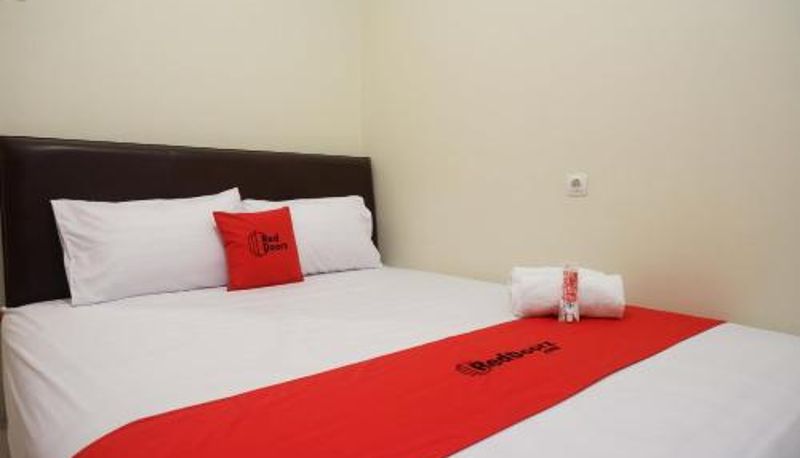 Zimmer - RedDoorz Syariah at Kelud Sampangan Semarang
