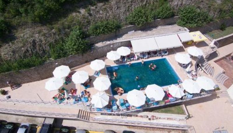 Zewnętrzna część hotelu - Nymfes Hotel