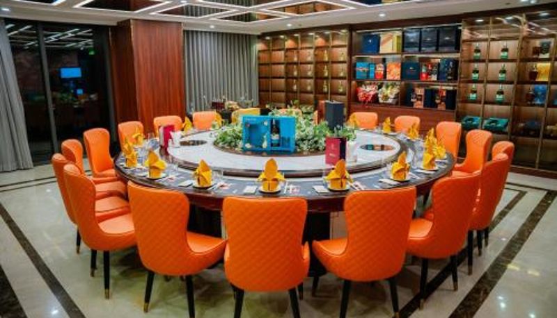 Sala śniadaniowa w restauracji - Cửa Đông Luxury Hotel