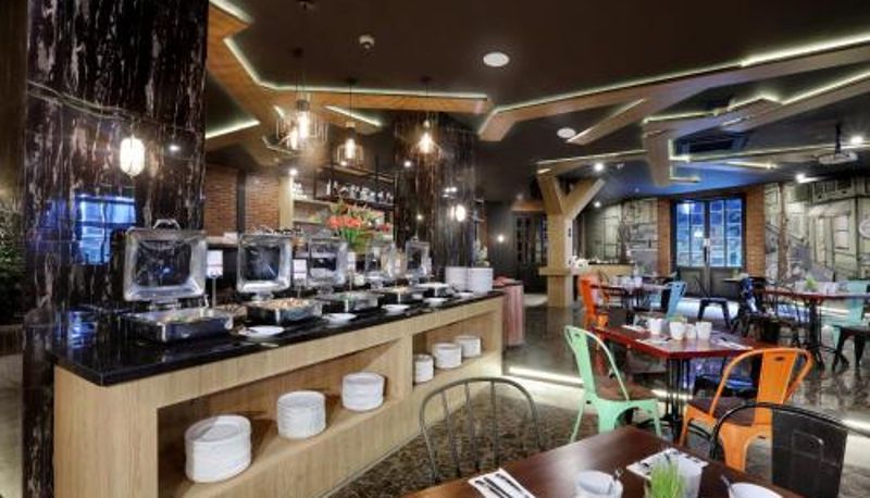 Sala prima colazione all'interno del ristorante - favehotel Madiun