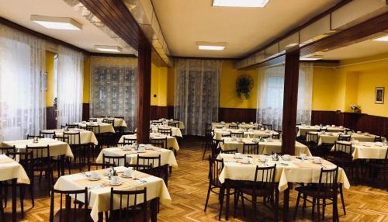 Sala de desayunos dentro del restaurante - Hotel Slatina