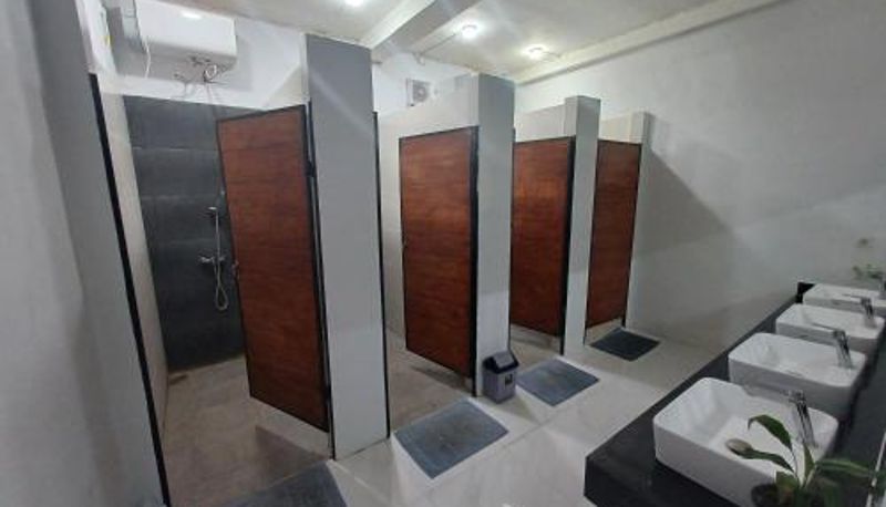 Bagno - Komodo Indah Hotel and Hostel