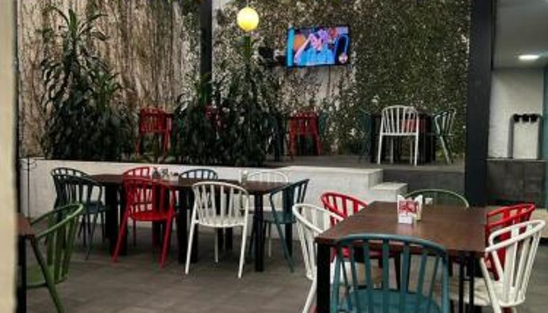 Frühstücksraum innerhalb des Restaurants - Hotel MH