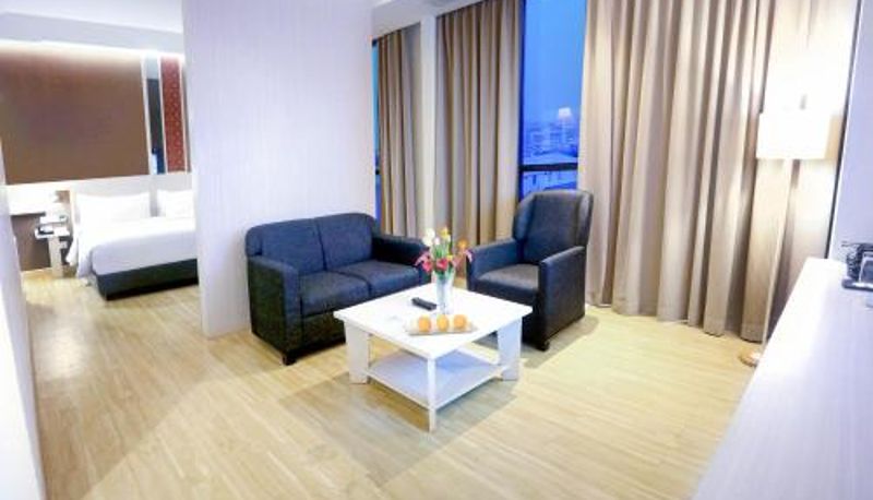 Suite - Harper Palembang by ASTON