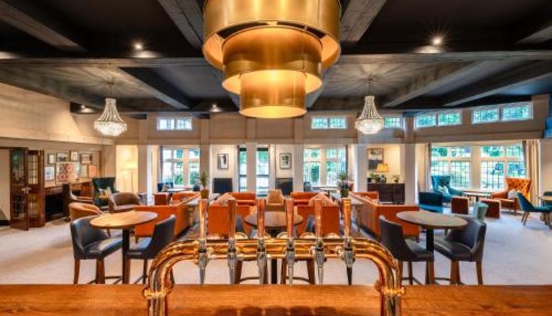Frukostrum i restaurangen - voco Thatchers Leatherhead by IHG