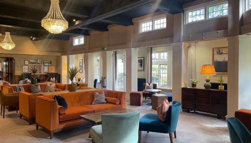 Frukostrum i restaurangen - voco Thatchers Leatherhead by IHG