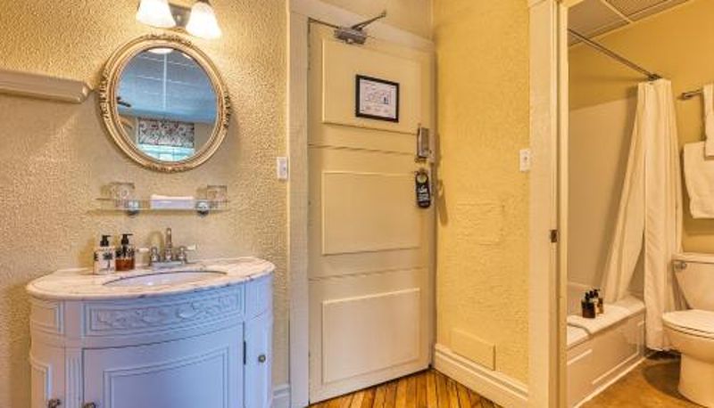 Bagno - The Stratford Hotel by Hoco Hotels Collection