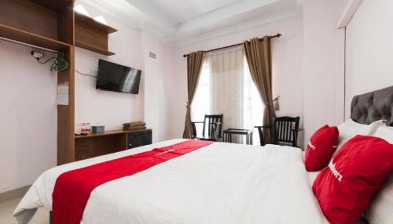 Suite - RedDoorz at Vania Residence Medan
