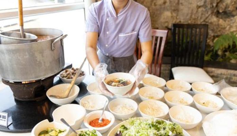 Frühstücksraum innerhalb des Restaurants - Hoang Loc Hotel