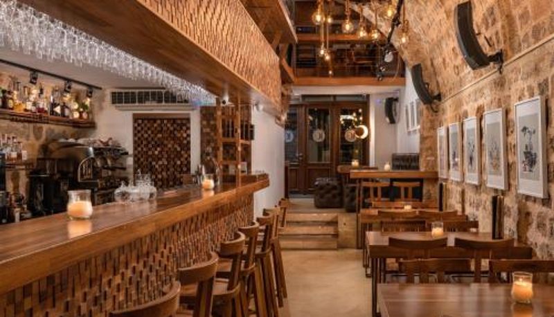 Frühstücksraum innerhalb des Restaurants - 10GR Boutique Hotel & Wine Bar